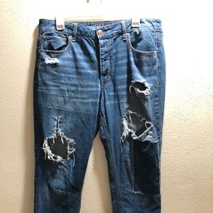 US 12, loose fitted boyfriend jeans from AE